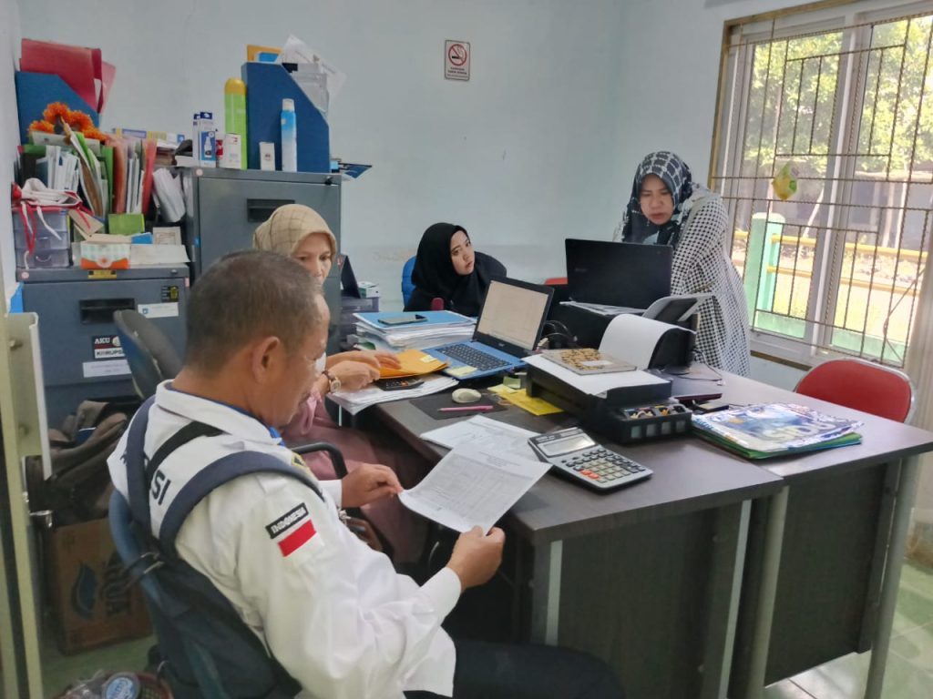 Keseharian Perangkat Desa Air Gantang.